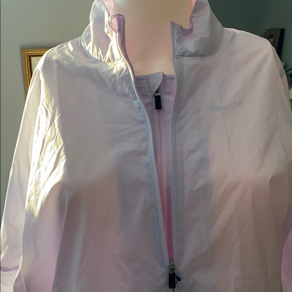 NIKE Dual Windbreaker Jacket. Lavender. Medium - Picture 3 of 16